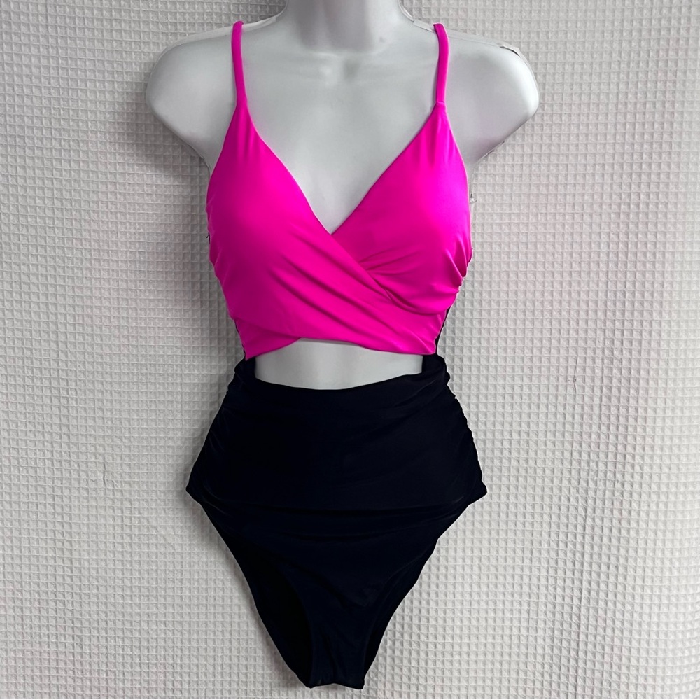 Blooming Jelly ladies hot pink & black swimsuit size medium (NWT)